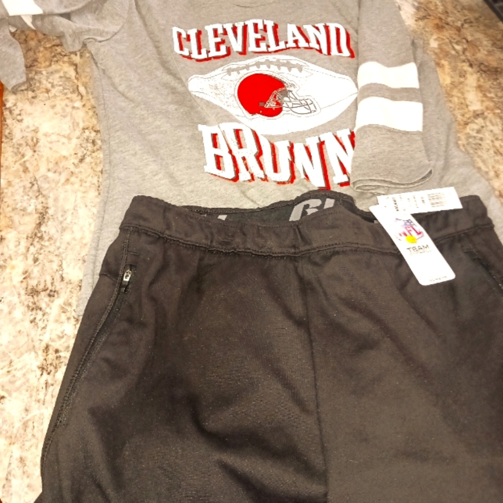 Cleavland browns women sweatpants and shirt brand new size m